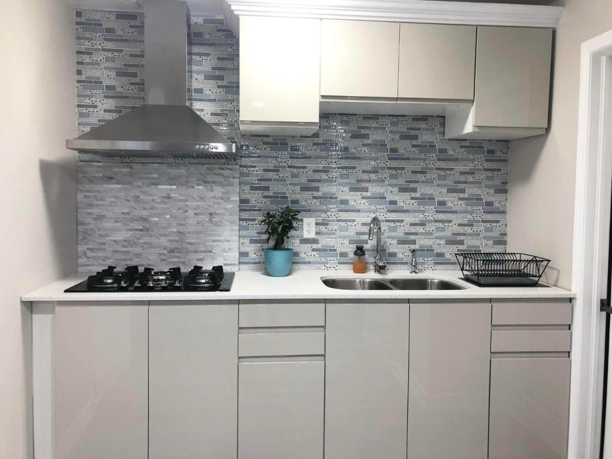 Entire Basement With 3 Bedrooms Ниагара-Фолс Экстерьер фото