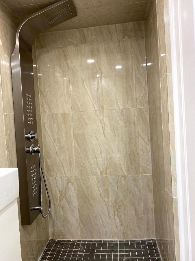 Entire Basement With 3 Bedrooms Ниагара-Фолс Экстерьер фото