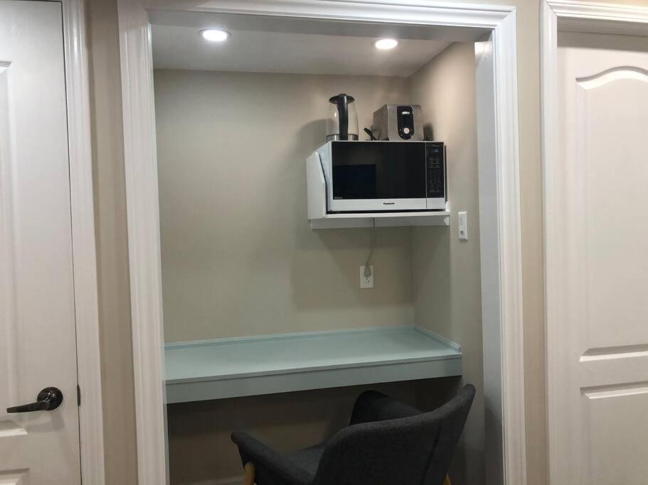 Entire Basement With 3 Bedrooms Ниагара-Фолс Экстерьер фото